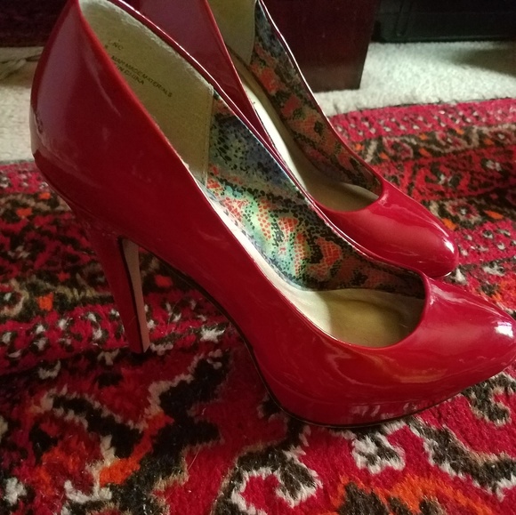 Heels - Picture 2 of 4
